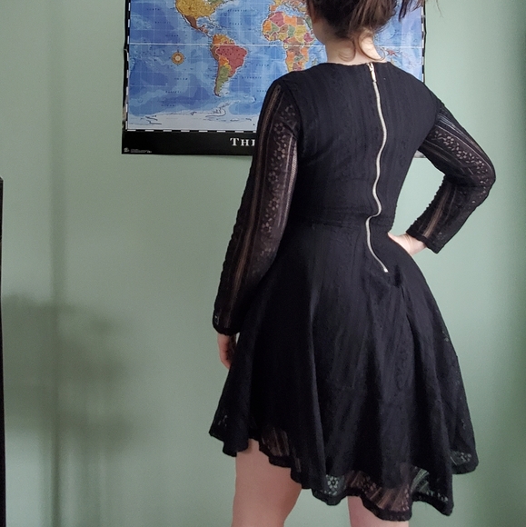 Gothic Lolita long sleeve lace dress! - Picture 2 of 4